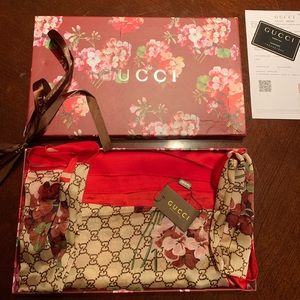 Gucci in Bloom scarf